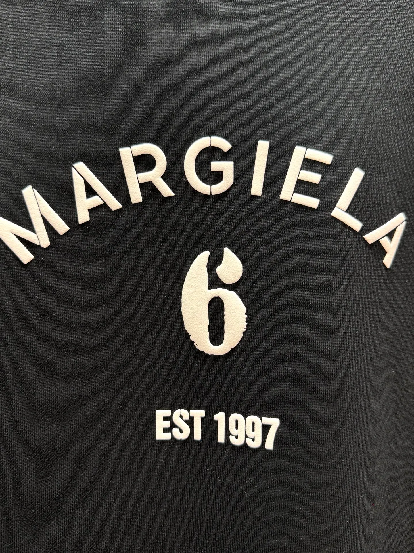 Martin Margiela* 1987‼️ T ® 🖤MM 6Margiela 26 Series ，280g ， ， ! "MARGIELA 6 EST 1987" ， 。 ， ~ ⚠️ ： ⚠️SG 26324 Same Style 𝐂𝐎𝐋𝐎𝐔𝐑：White Black 𝐒𝐈𝐙𝐄：S-XXL